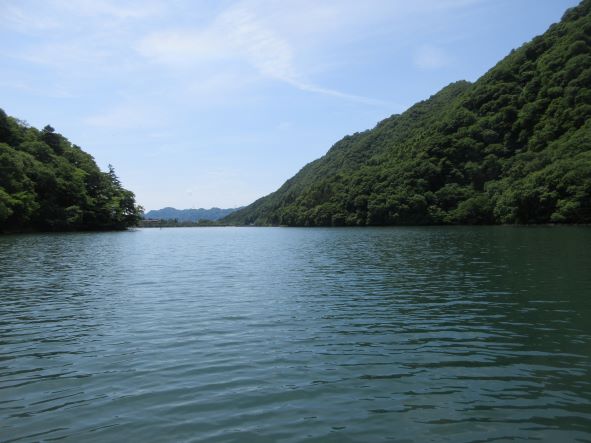 赤谷湖で釣り