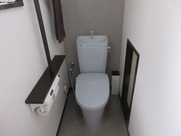 トイレ改修工事（LIXIL）